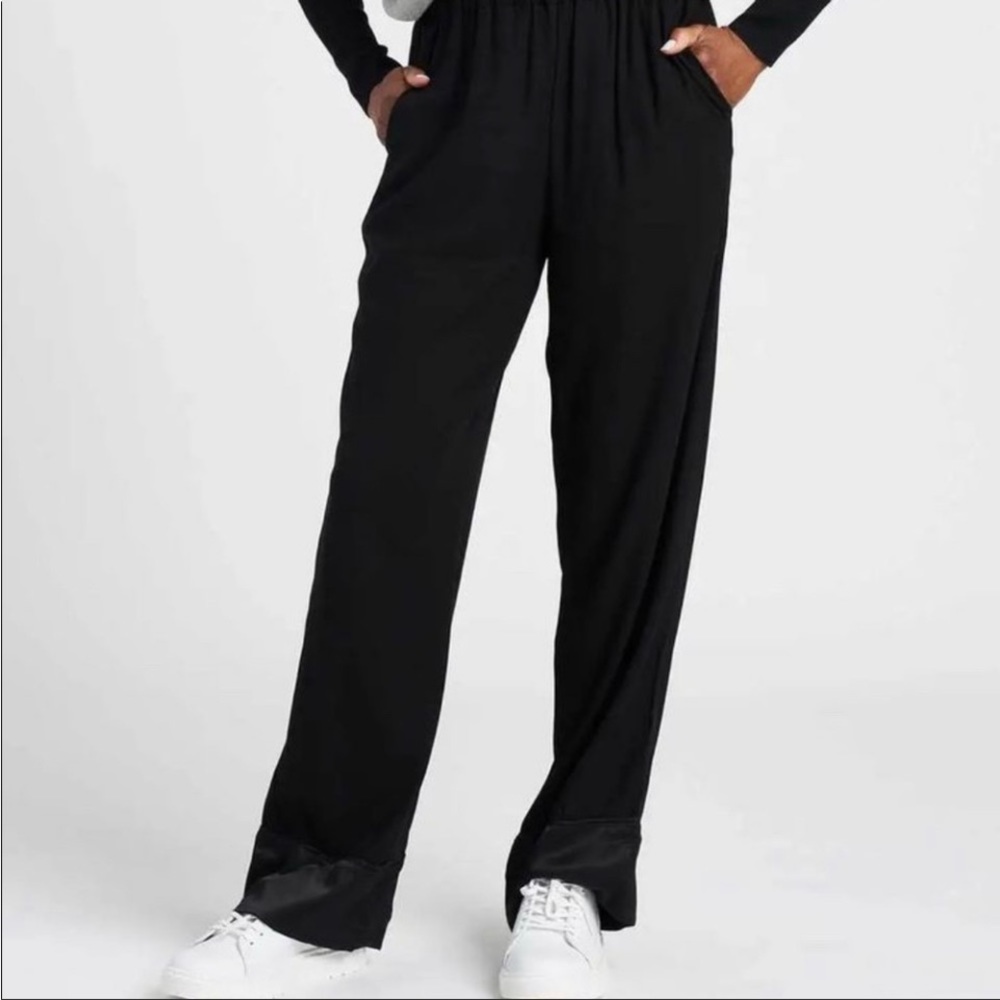 Universal Standard Marina Luxe Twill Pull-on Pant / Black & Black Shine